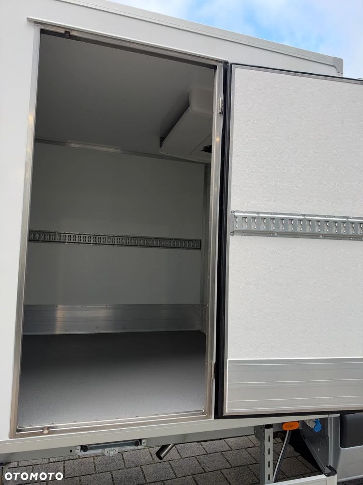 Mercedes-Benz Sprinter - 32