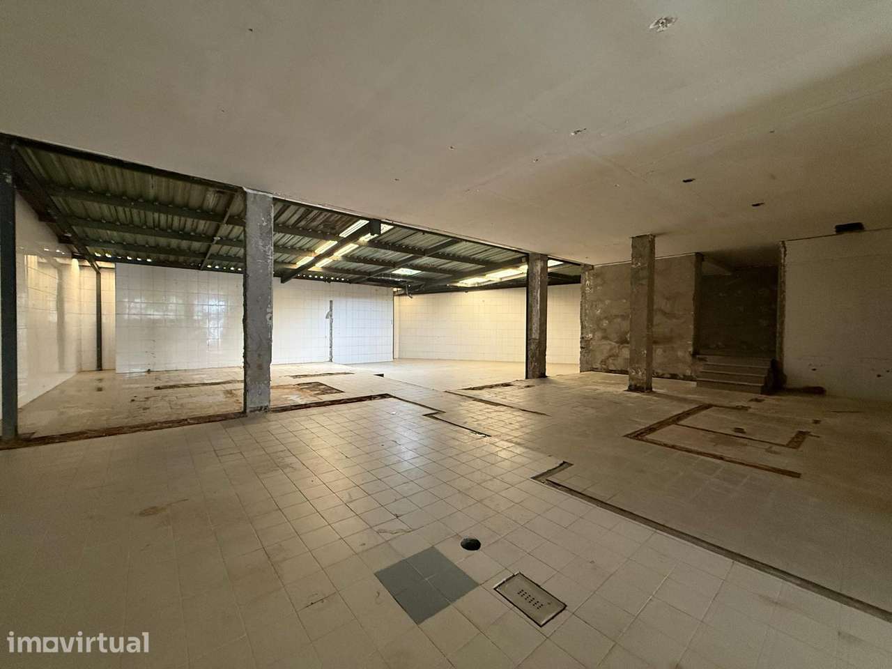 Loja Comercial em Matosinhos Sul, com 254 m2 e Garagem Fechada - Grande imagem: 4/21