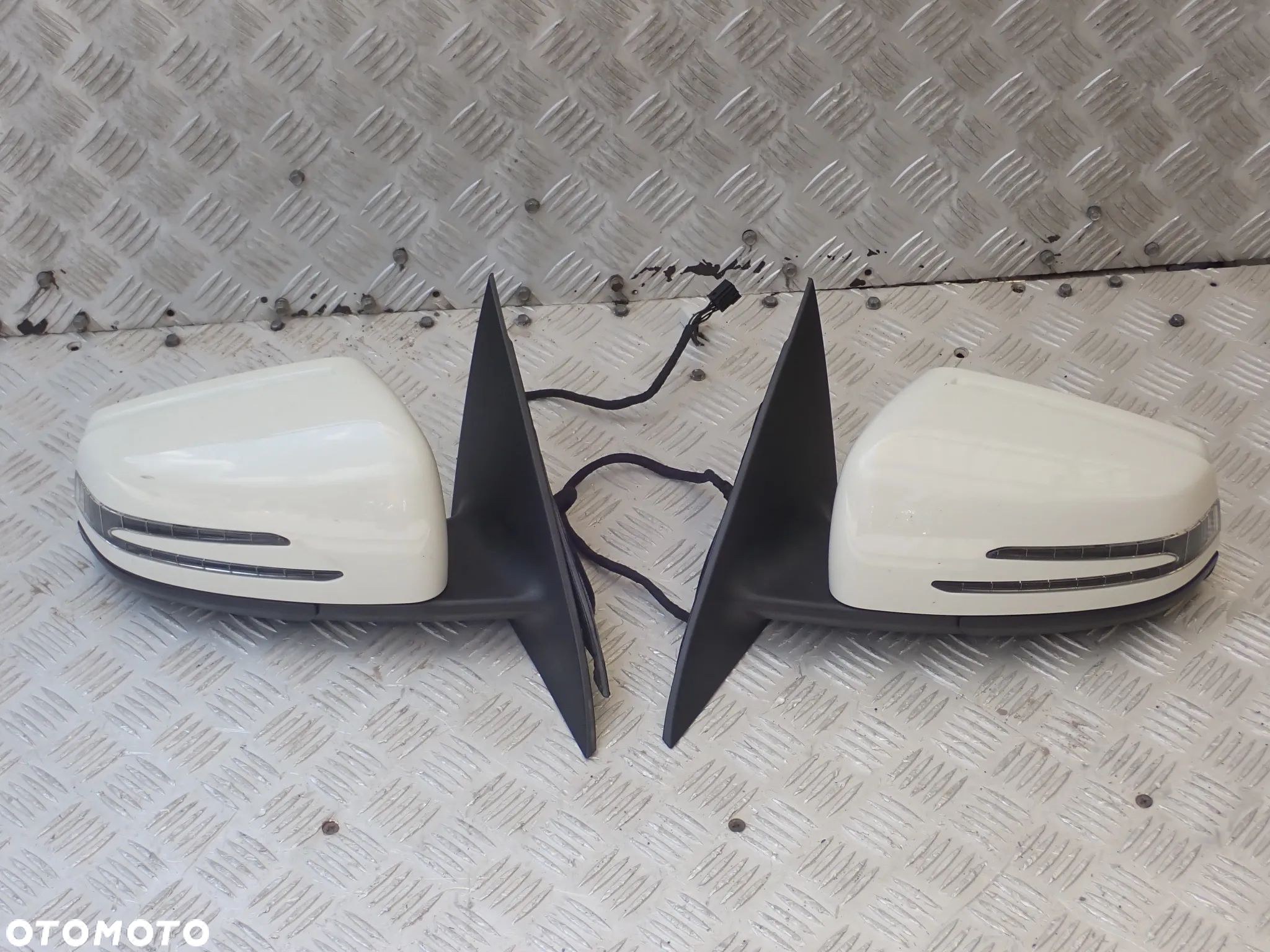 LUSTERKO PRAWY 7+4 PIN/ LEWY 9+4 PIN PRZÓD MERCEDES W117 CLA  700 ZŁ - 1
