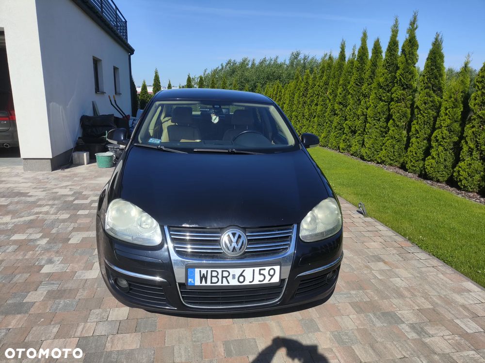 Volkswagen Jetta - 1