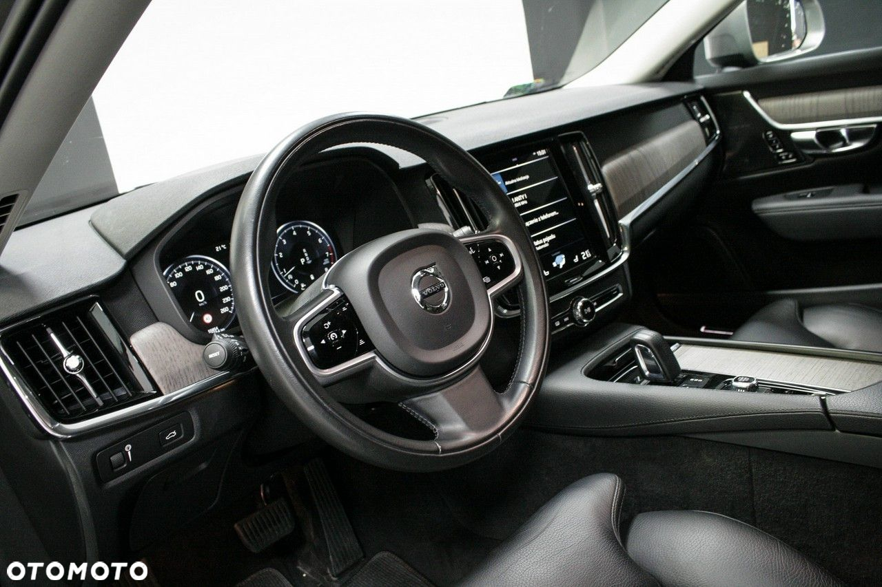Volvo V90 Cross Country - 16