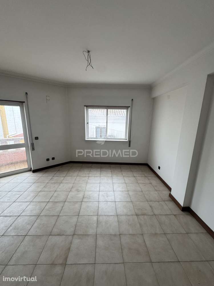 Escritório (com projeto para habitação para T2) - Grande imagem: 5/19