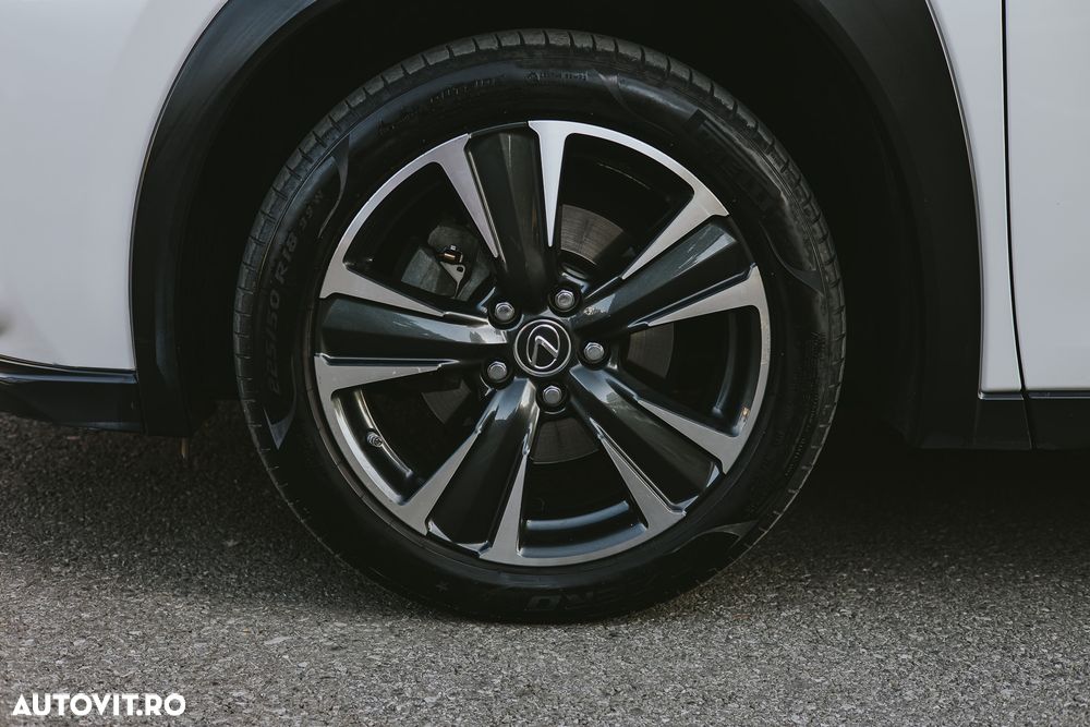 Lexus UX 200 FWD Business - 6