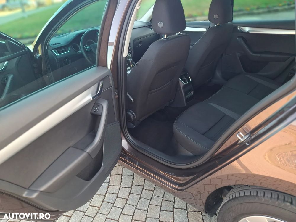 Skoda Octavia 1.6 TDI DSG Ambition - 10