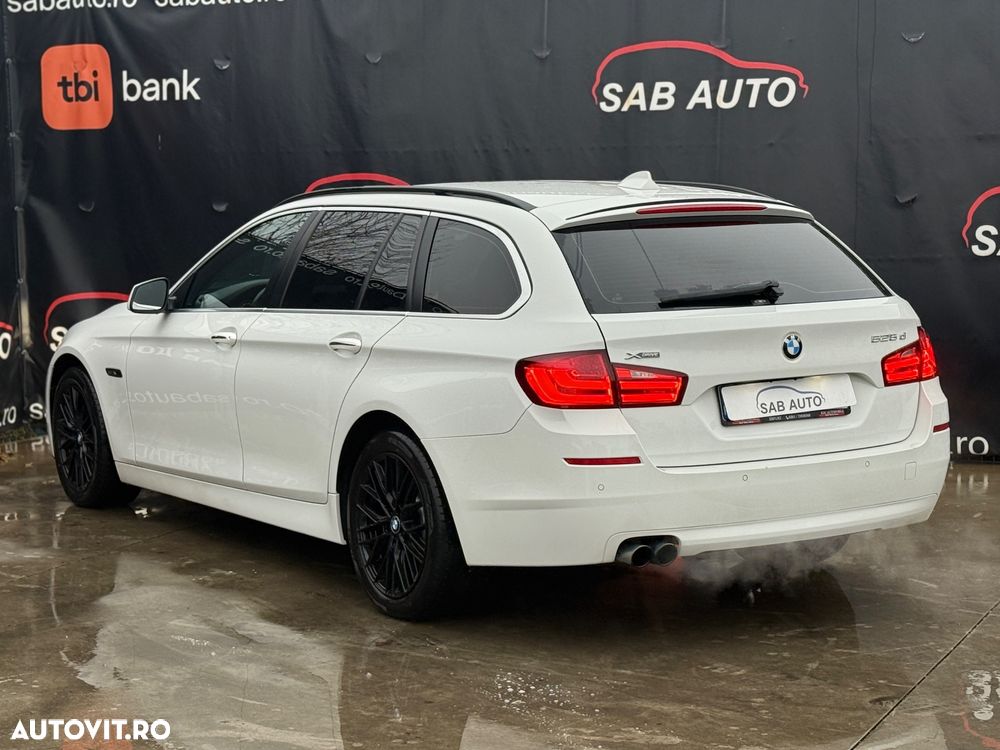 BMW Seria 5 525d xDrive Touring Aut. - 27