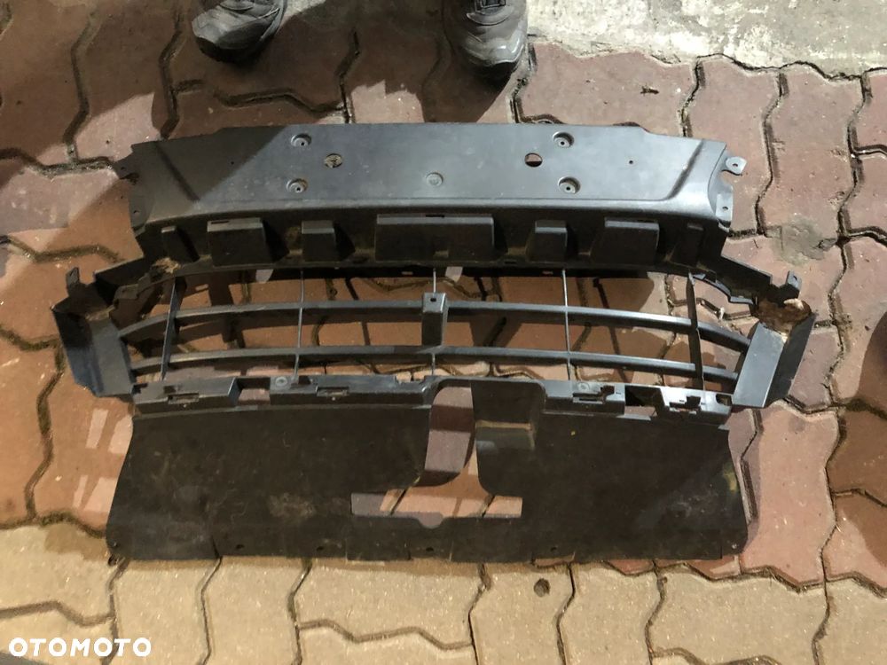 ATRAPA GRILL LADA ŁADA VESTA 2015- 8450008876;8450006673
