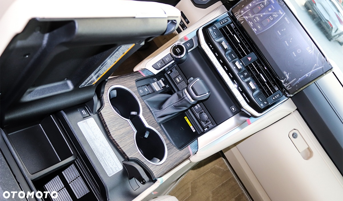 Toyota Land Cruiser - 22