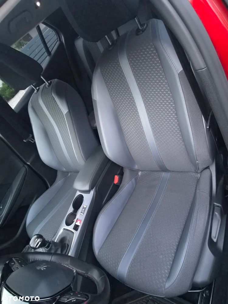 Peugeot 2008 - 9