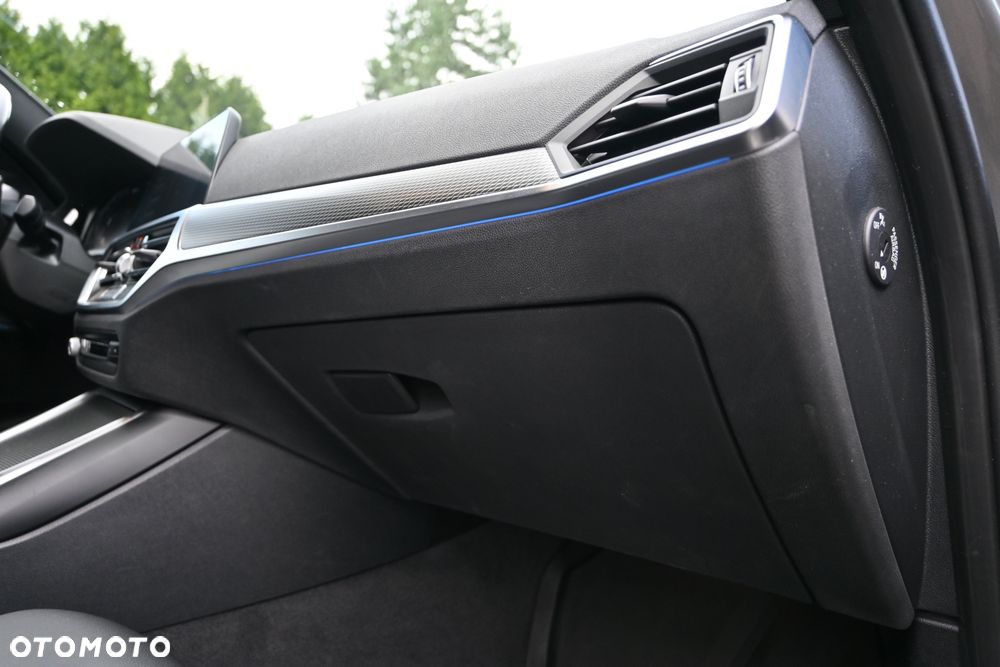 BMW Seria 3 320e M Sport - 31