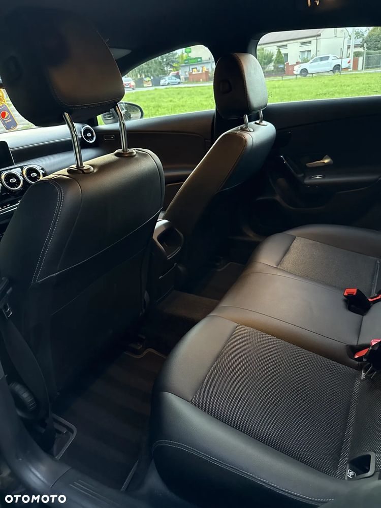 Mercedes-Benz CLA 200 7G-DCT - 31