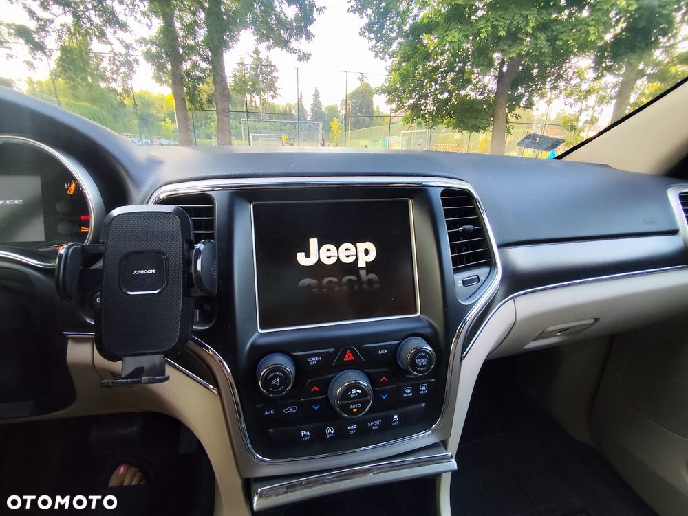 Jeep Grand Cherokee - 19