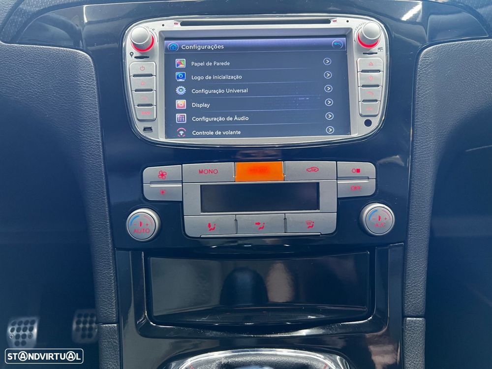 Ford S-Max 2.2 TDCi Titanium 7L - 33