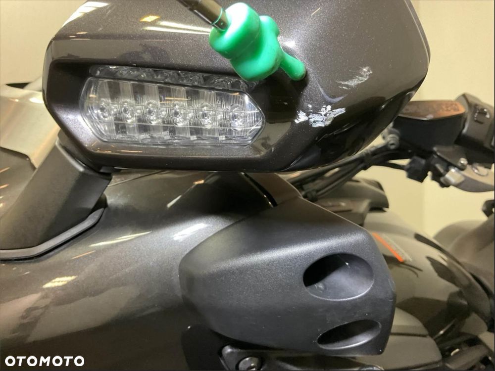 Yamaha Venture - 20