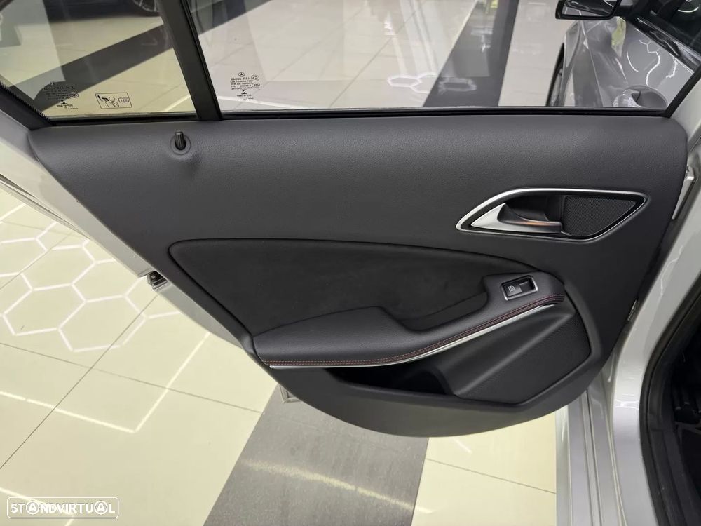 Mercedes-Benz A 180 d AMG Line Aut. — fotografia 39