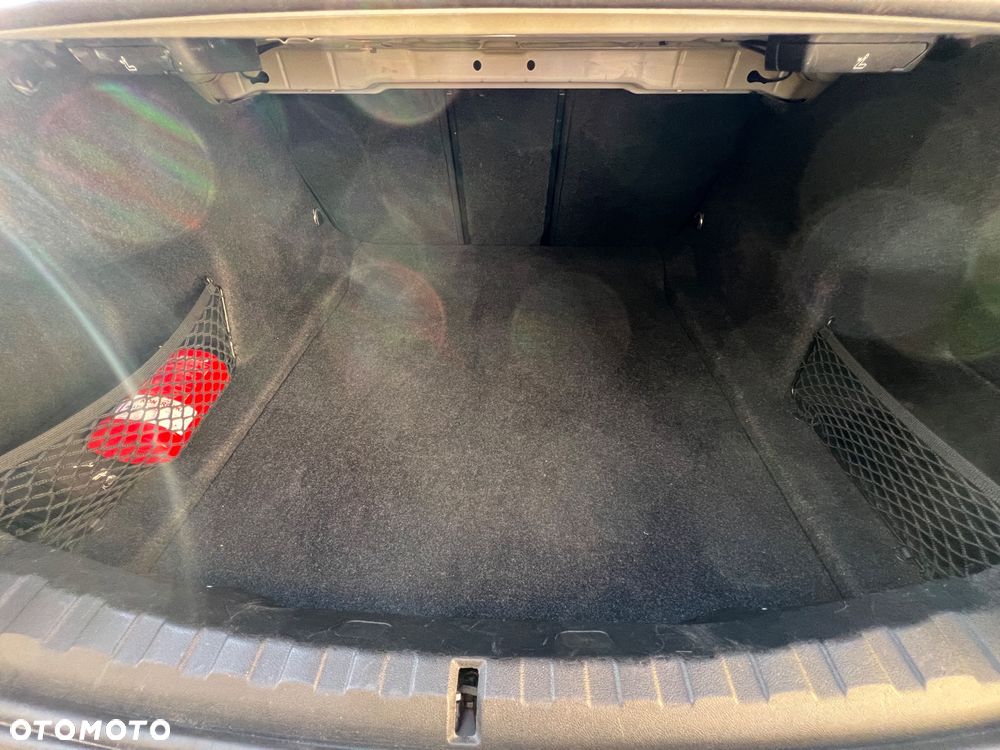 BMW Seria 3 318i - 12