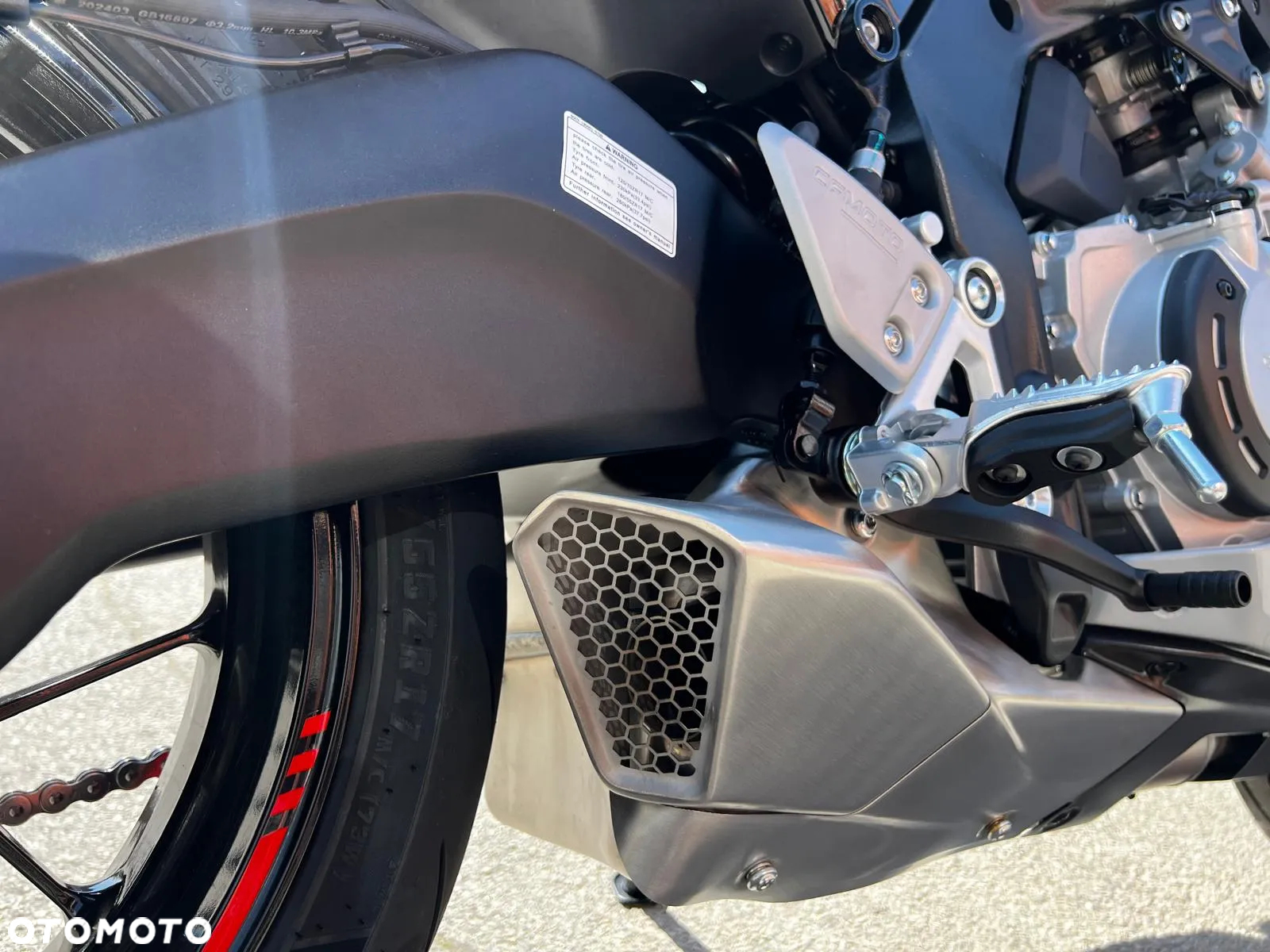 CFMoto SR - 14