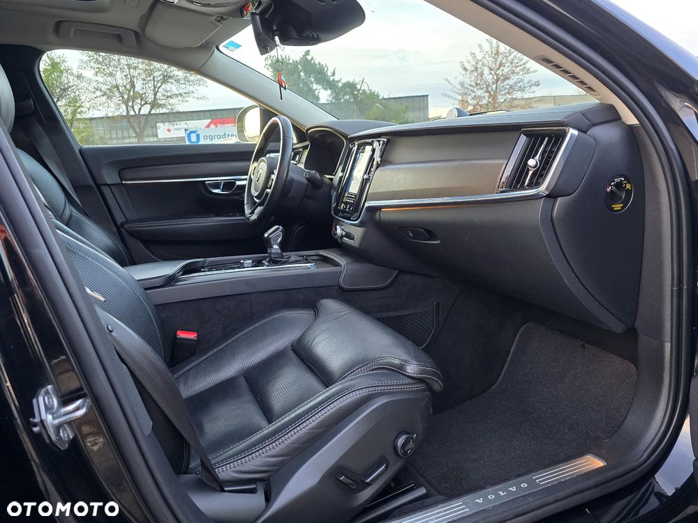 Volvo V90 Cross Country - 18