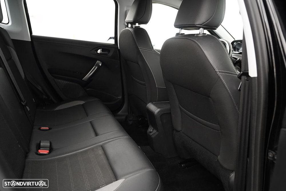 Peugeot 2008 1.2 PureTech Allure - 23