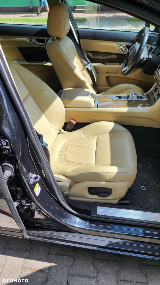 Jaguar XF 2.0 T Premium Luxury - 16