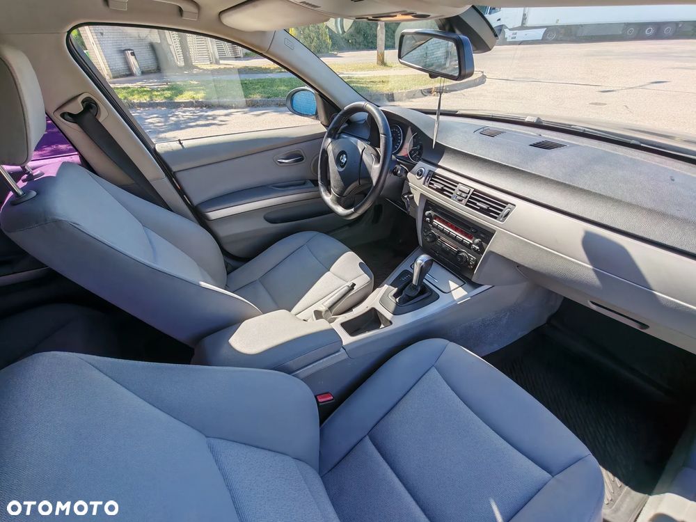 BMW Seria 3 325i - 7