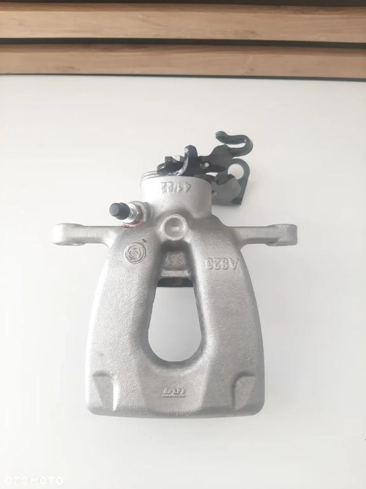 Zacisk tył Lewy Alfa Romeo 159 tarcza ventylowana 41/22 - 1