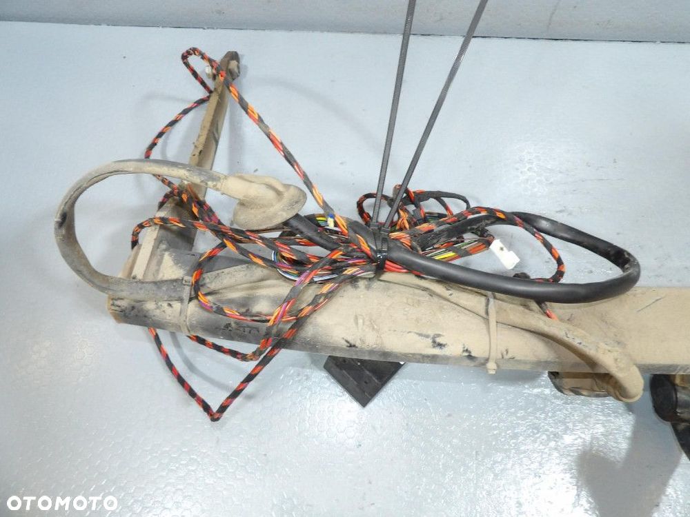 VOLKSWAGEN PASSAT HAK DO PRZYCZEPY E1300-3205 - 3