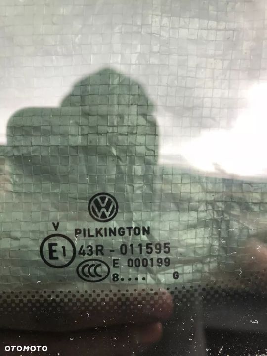 TOURAN III 5T SZYBA prawy tyl 18r dymiona - 2