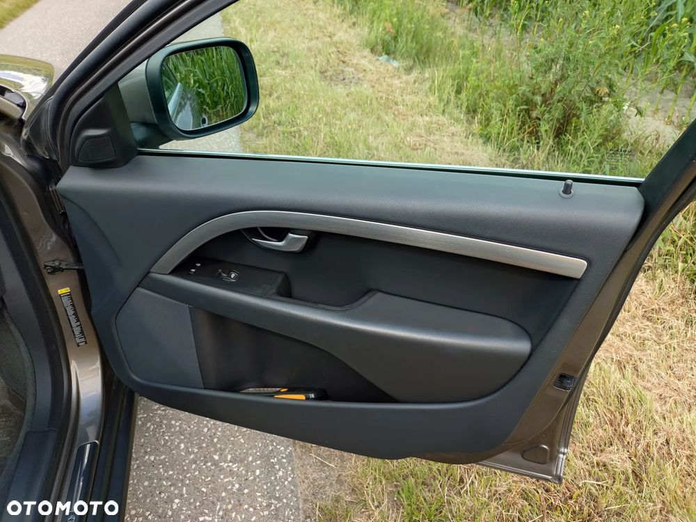 Volvo XC 70 D5 AWD Momentum - 27