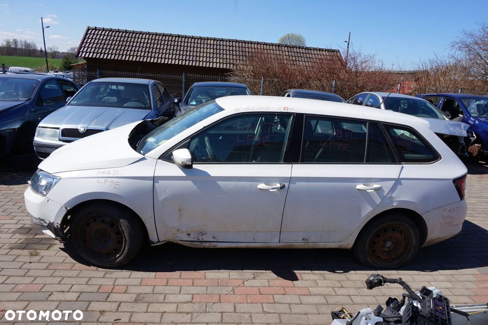 SKODA FABIA III NJ3 KOMBI 2015 LF9E 1.0 12V CHYB 75KM QAE BIAŁY na części - 2