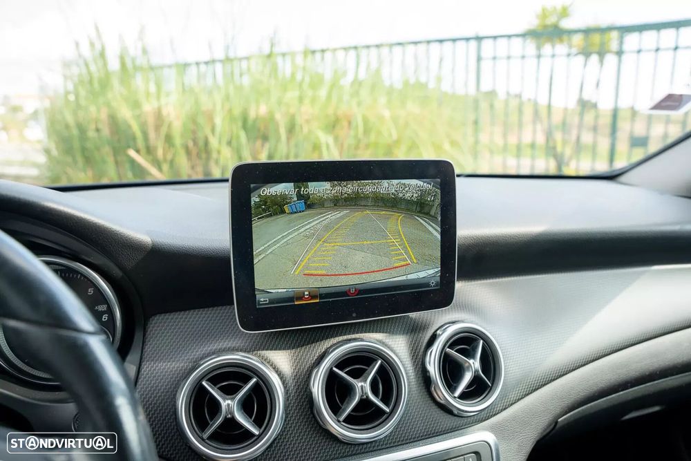 Mercedes-Benz GLA 180 - 10