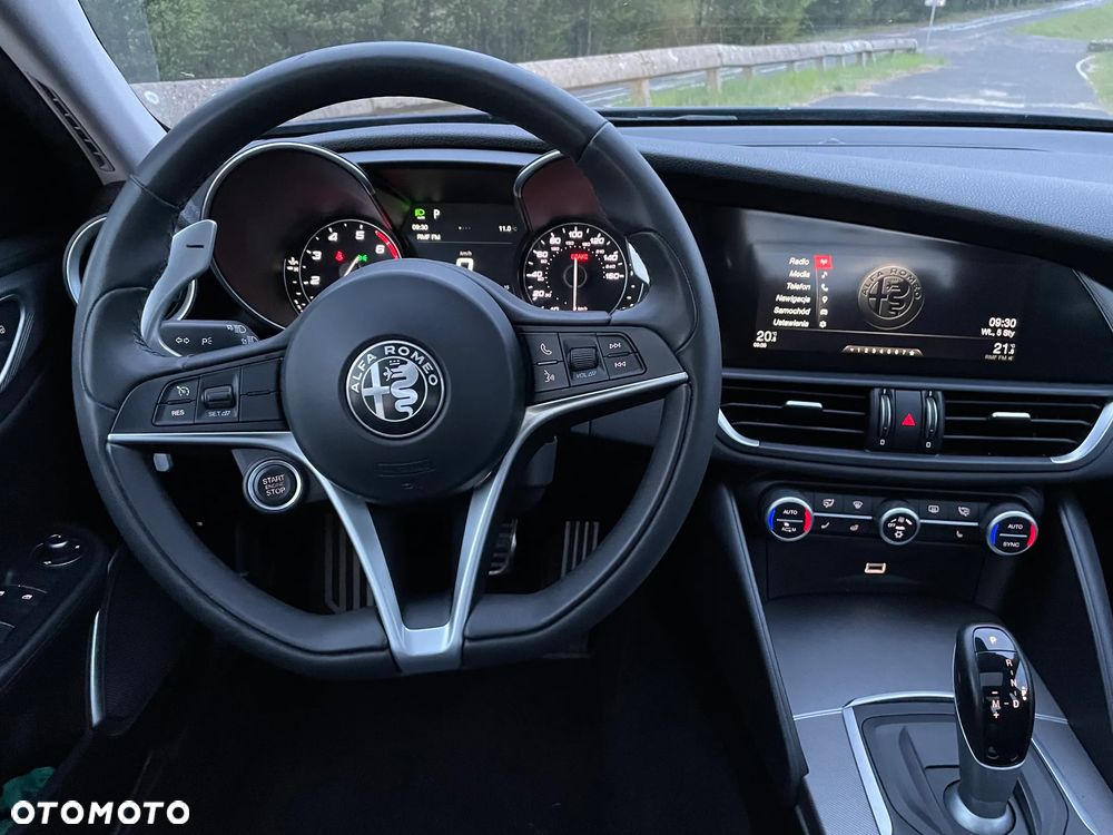 Alfa Romeo Giulia 2.0 Turbo 16V AT8-Q4 Veloce - 17