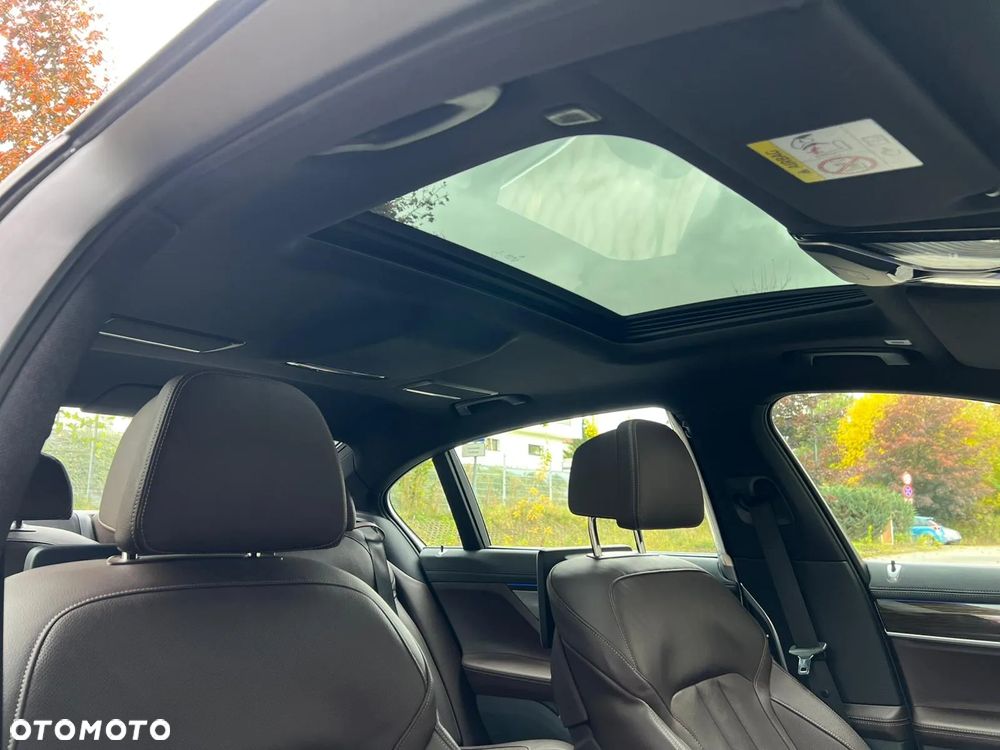 BMW Seria 7 750Li xDrive - 27
