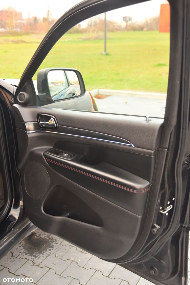 Jeep Grand Cherokee - 19