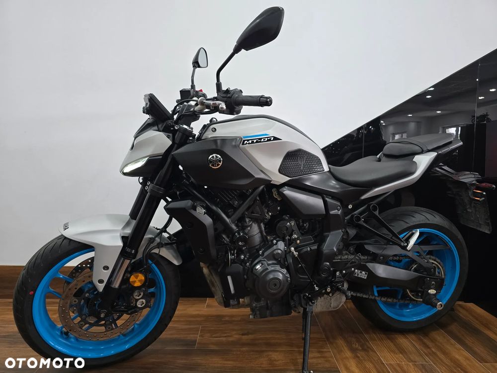 Yamaha MT - 8