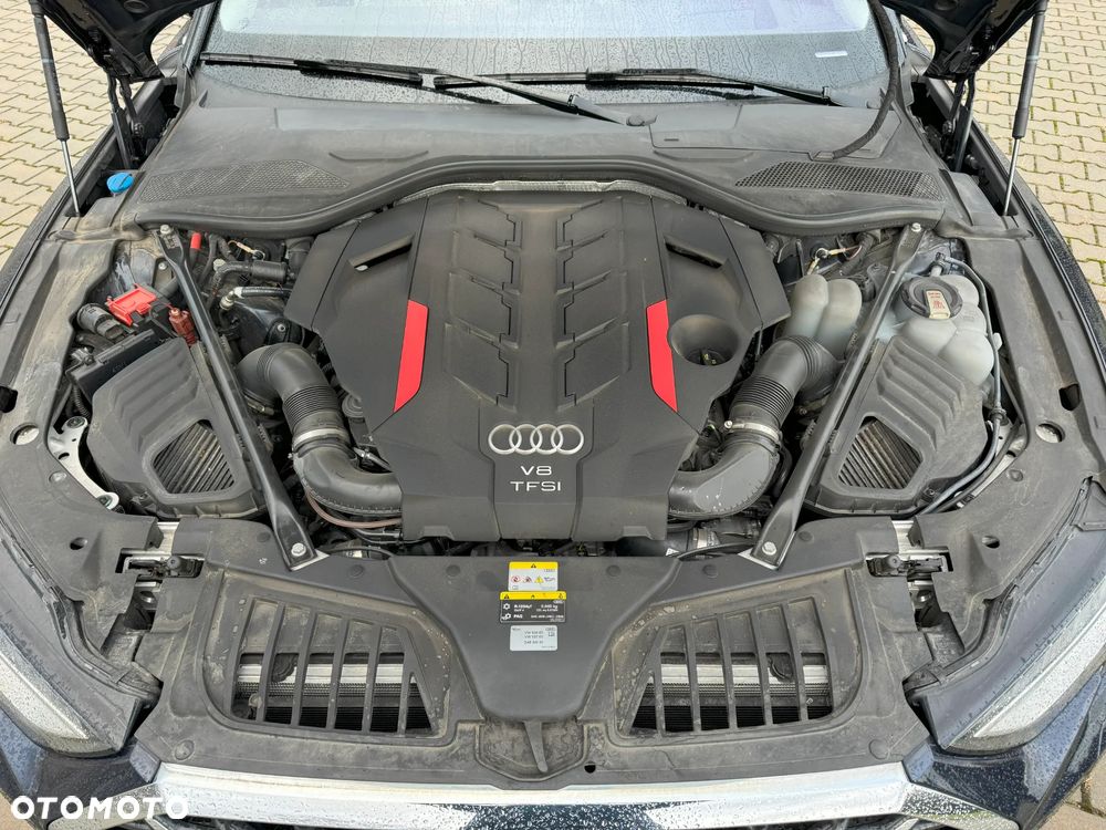 Audi S8 - 24
