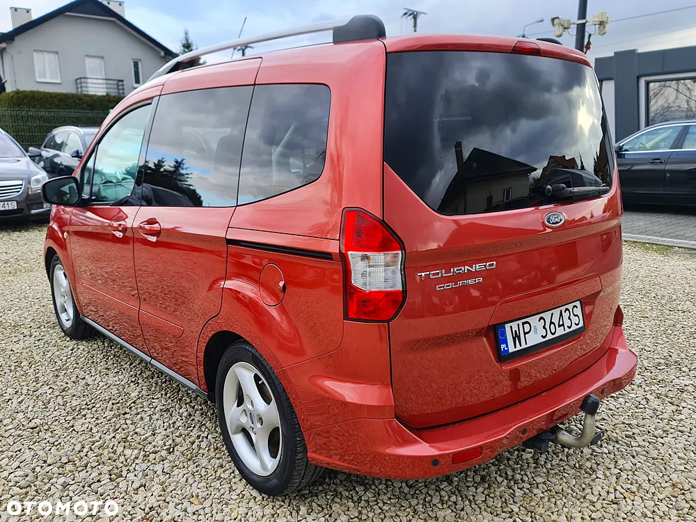 Ford Tourneo Courier 1.5 TDCi S&S Titanium - 8