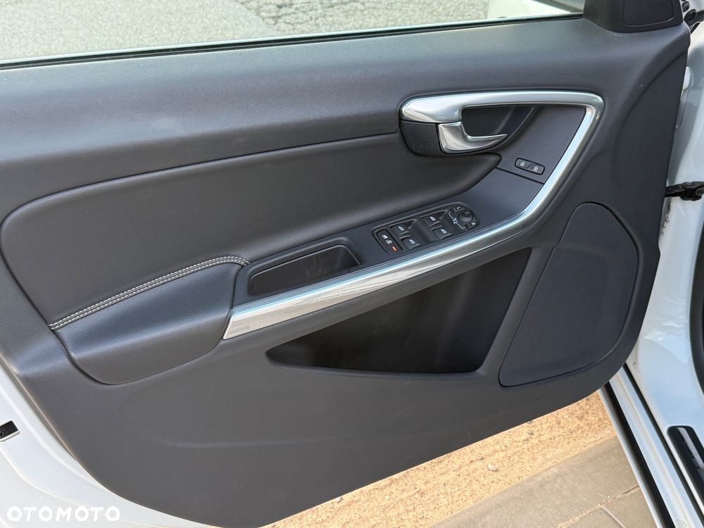 Volvo V60 D6 AWD Plug-in Hybrid Summum - 23