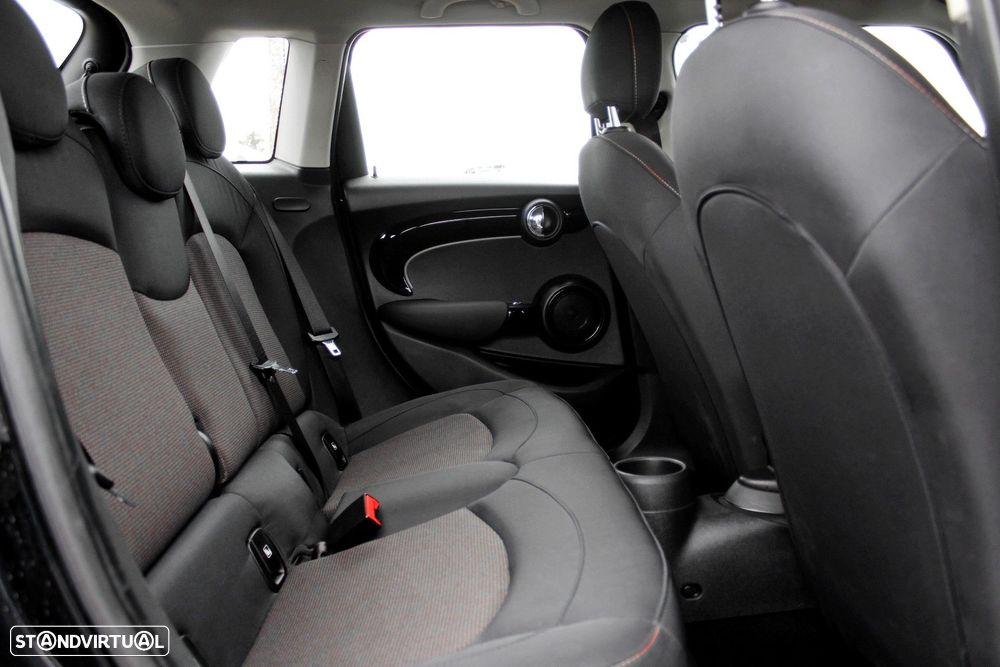 MINI 5 Portas Cooper Auto - 29