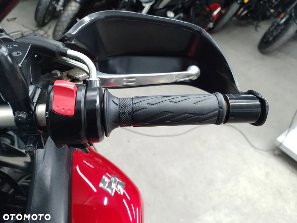 Suzuki V-STROM - 16