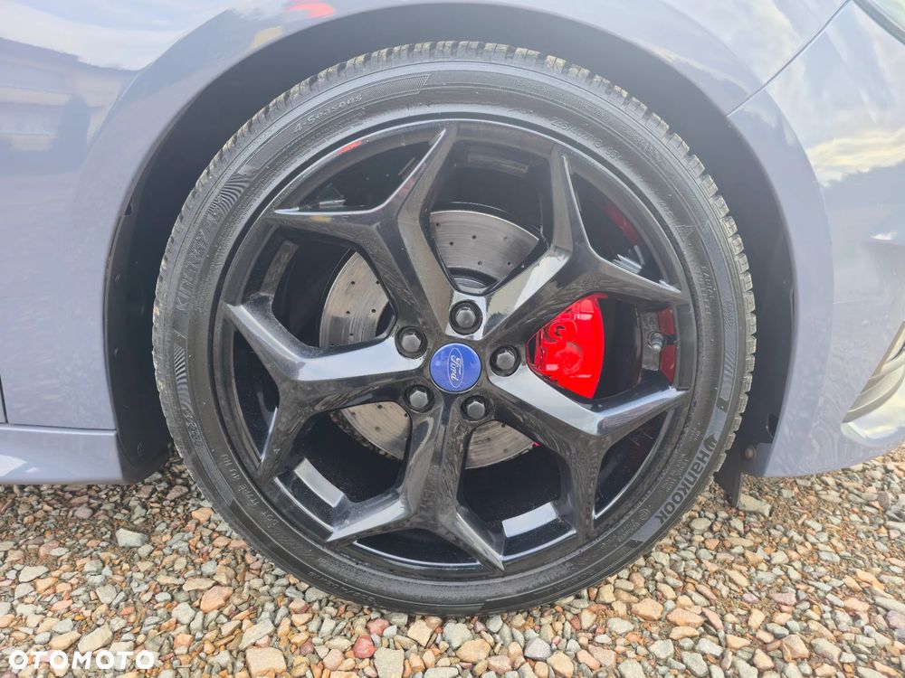 Ford Focus 2.0 EcoBoost ST - 19