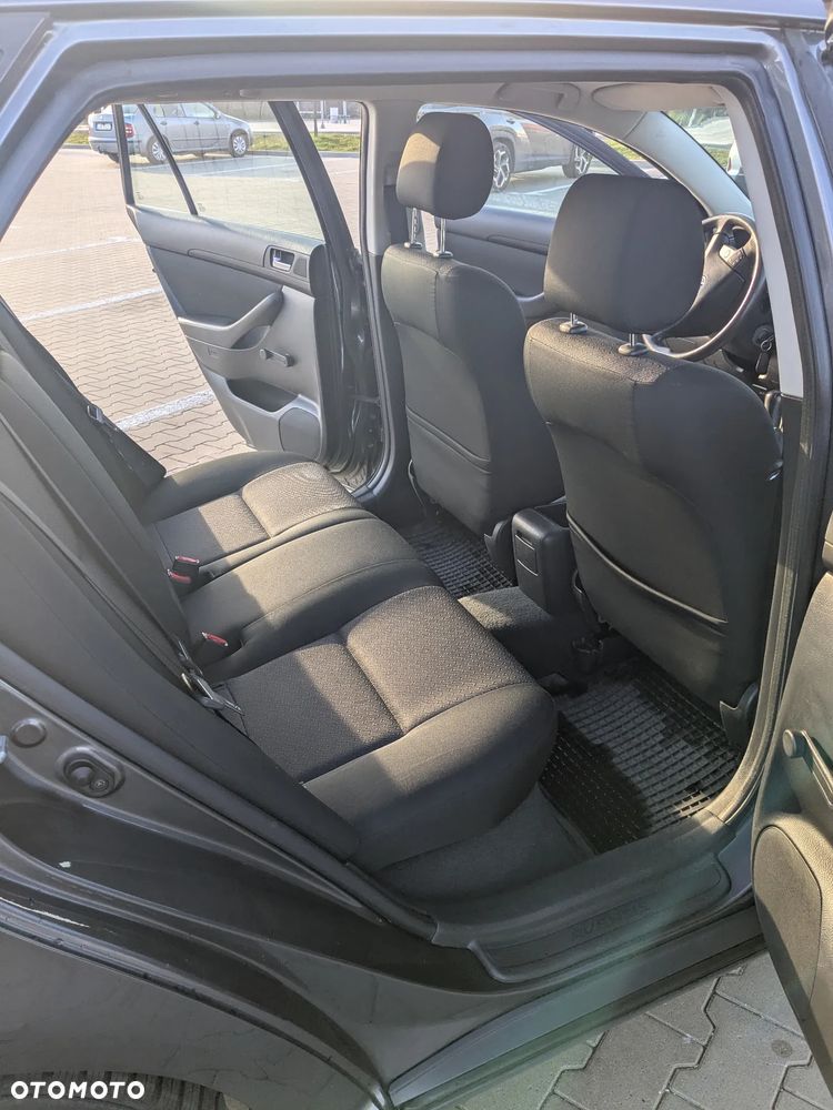 Toyota Avensis 1.6 VVT-i Luna - 17