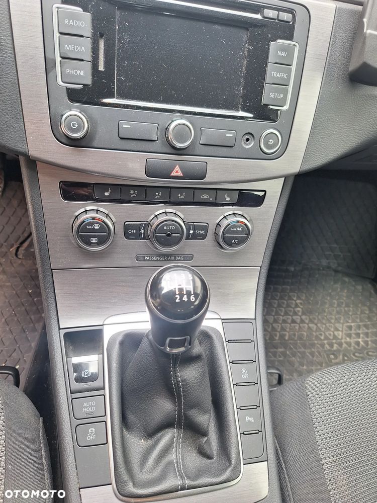 Volkswagen Passat Variant 2.0 Blue TDI DPF Comfortline - 19