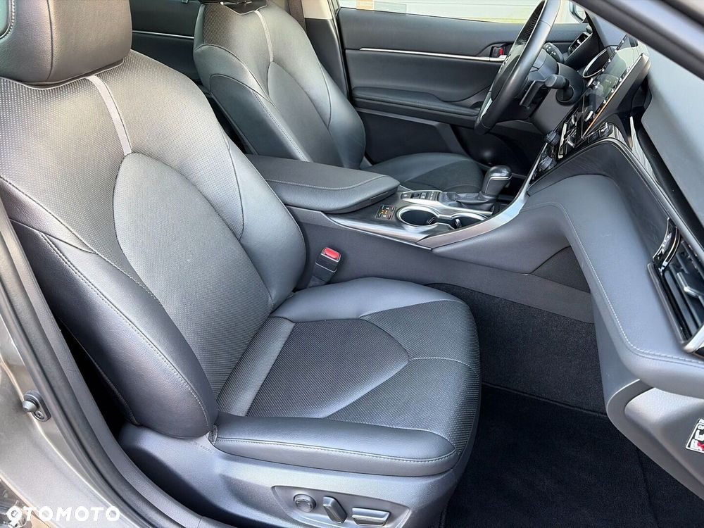 Toyota Camry 2.5 Hybrid Executive CVT - 8