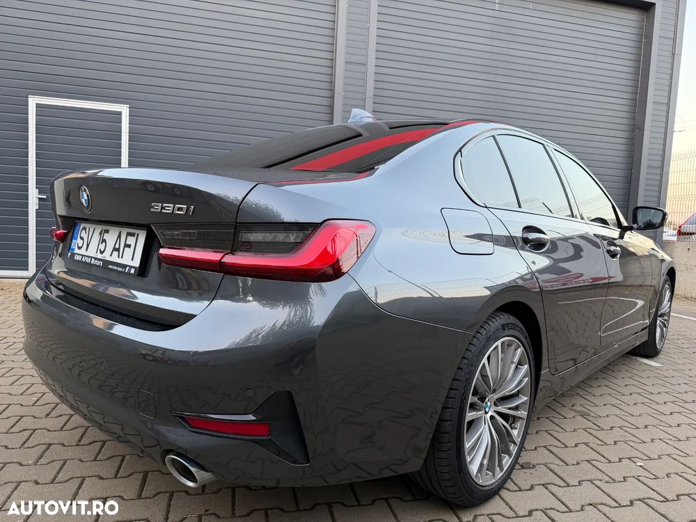 BMW Seria 3 330i Aut. Sport Line - 12