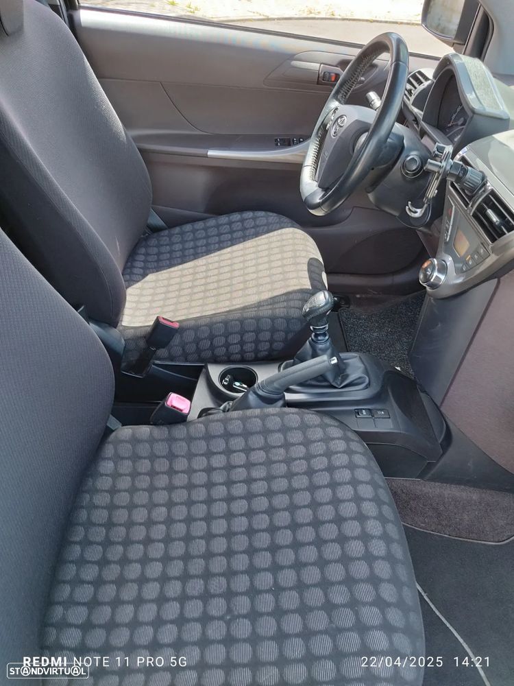 Toyota iQ 1.4 D-4D + - 11