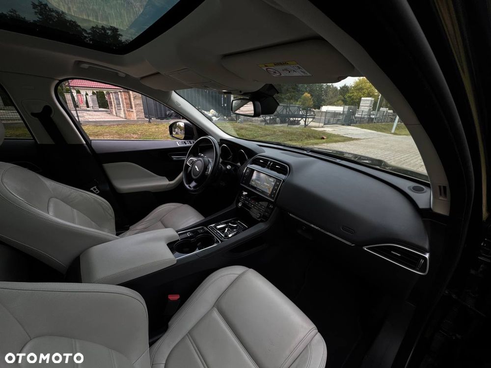 Jaguar F-Pace 2.0 i4D AWD R-Sport - 22