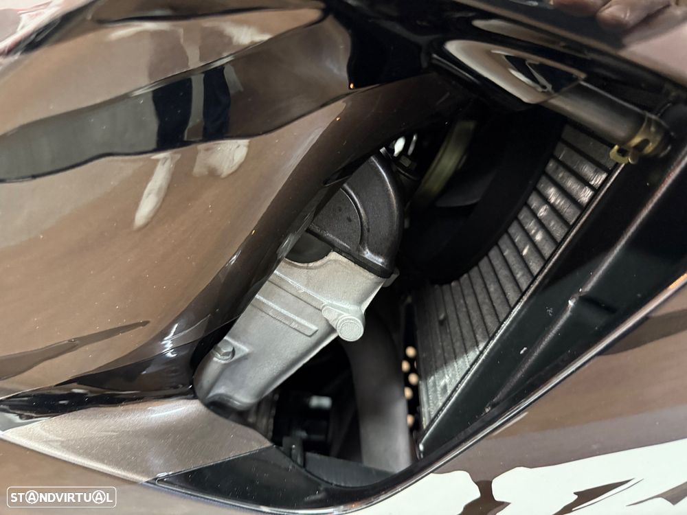 Honda CBR 900 RR - 28