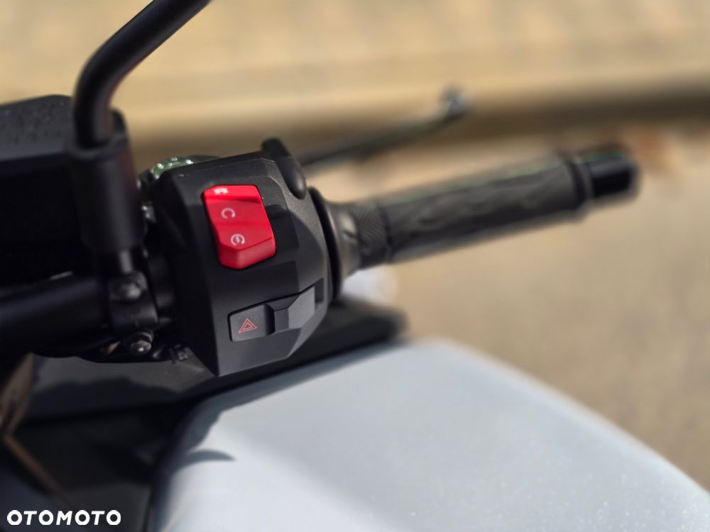 Suzuki GSX 1000 - 13