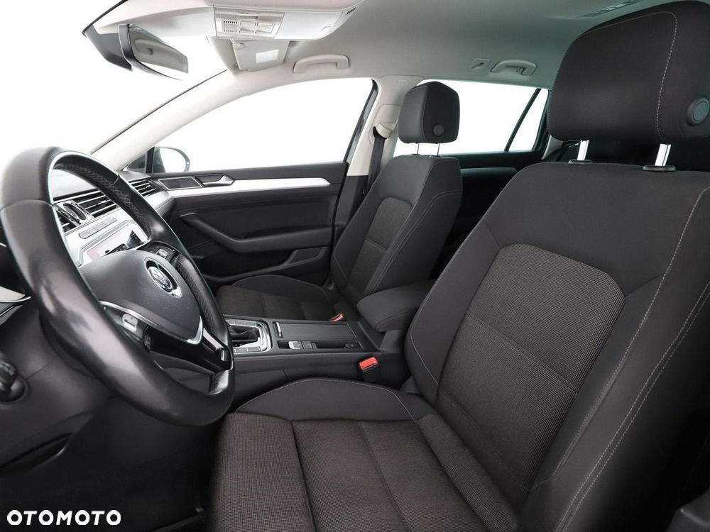 Volkswagen Passat Variant 2.0 TDI SCR DSG (BlueM Tech) Comfortline - 14