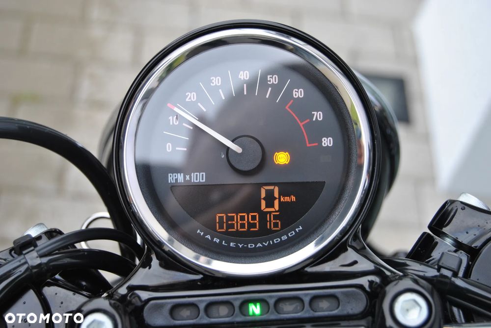 Harley-Davidson Sportster Roadster 1200R - 9